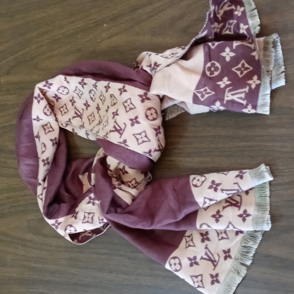 Louis Vuitton Brown/Tan Monogram Scarf 72" x 25" - Picture 5 of 5